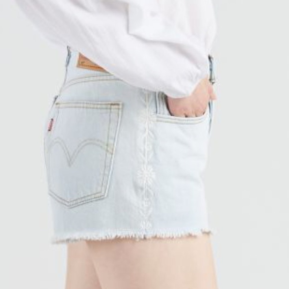 NWT Levi’s 501 Flower Fresh Jean Shorts - Picture 5 of 5